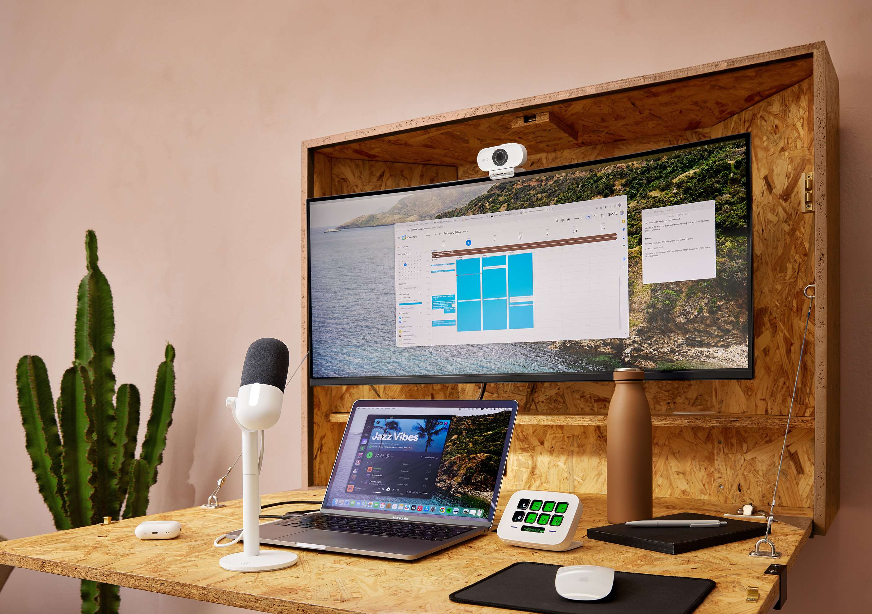 Elgato Facecam Neo 1080p60 Autofocus Webcam — lifestyle