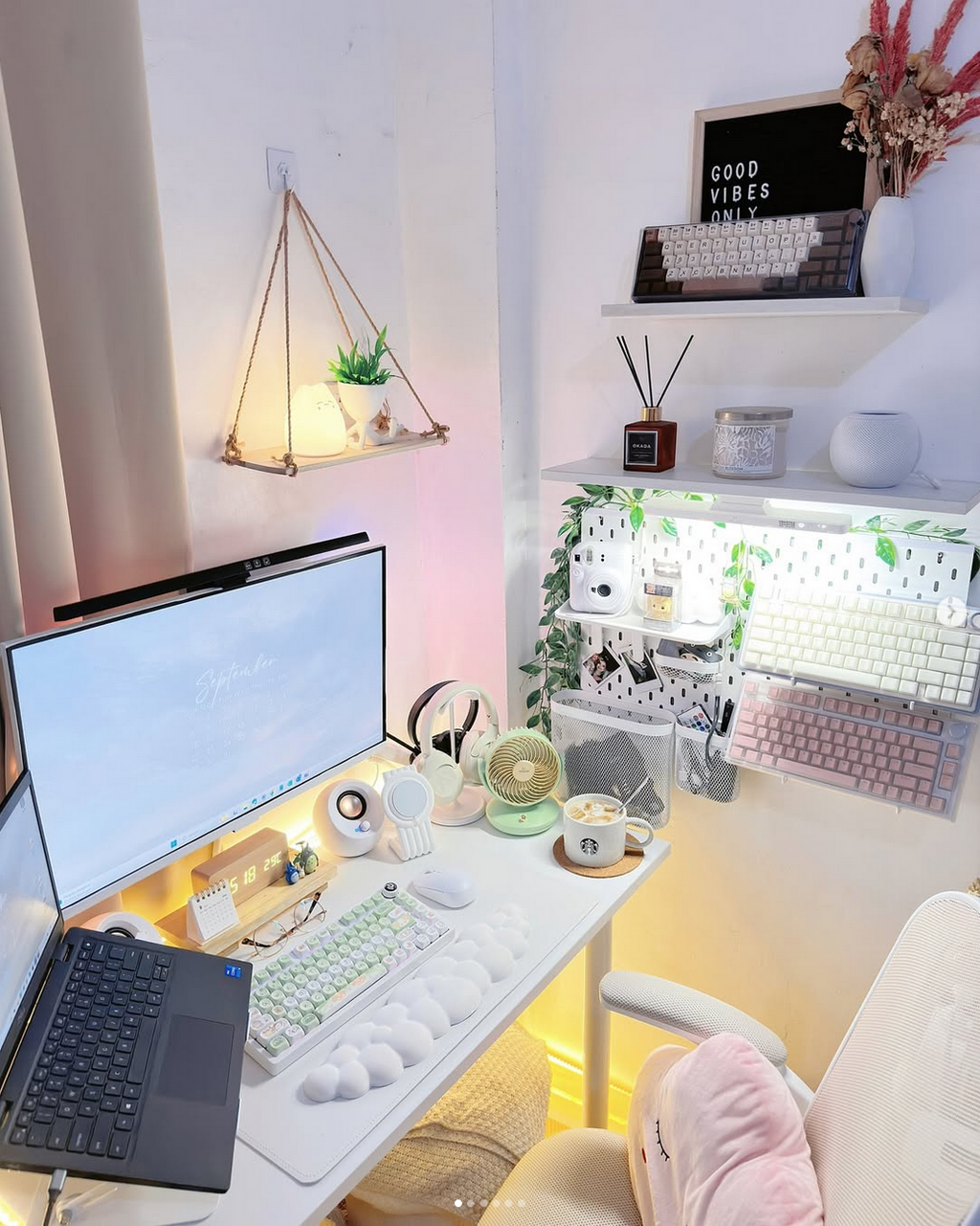 White Creative Pebble 2.0 USB Desktop Speakers — lifestyle